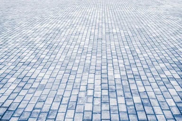 674433948-1-768x512